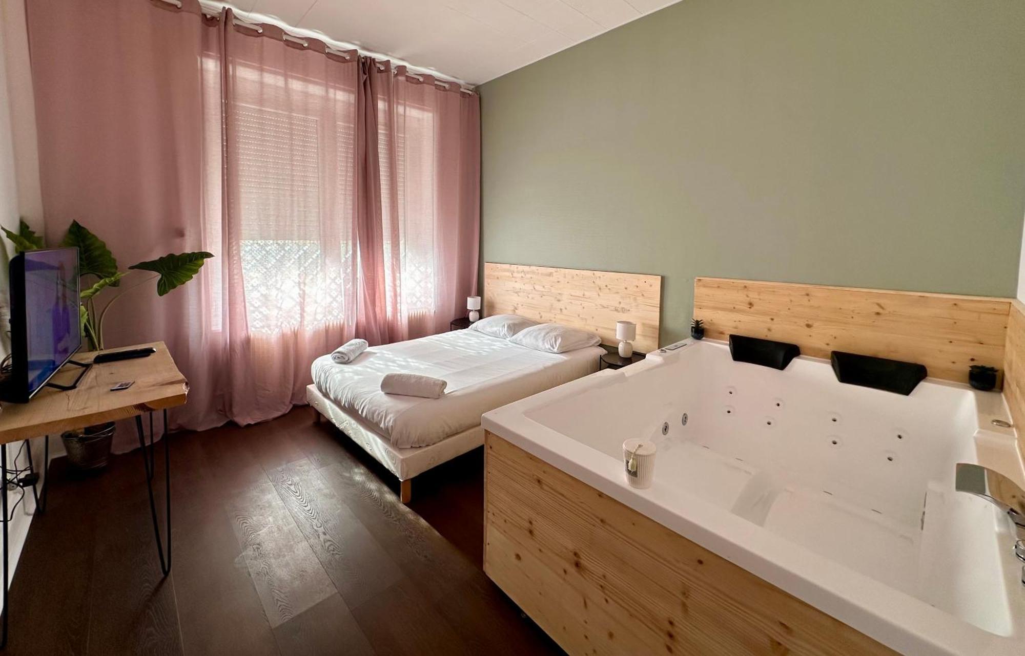 Apartment A0 Grand Appartement, Jaccuzi, Et Exterieur Thermal Artem A 200m *